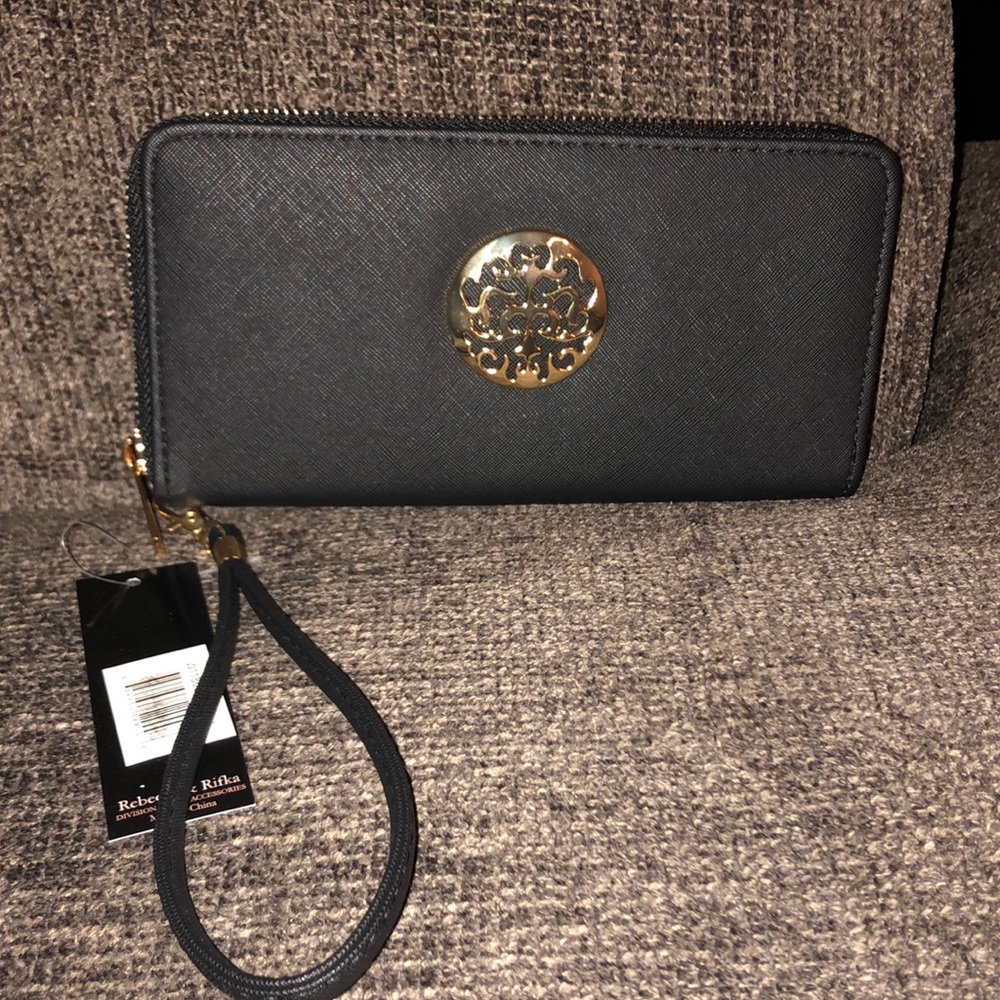 Black wristlet